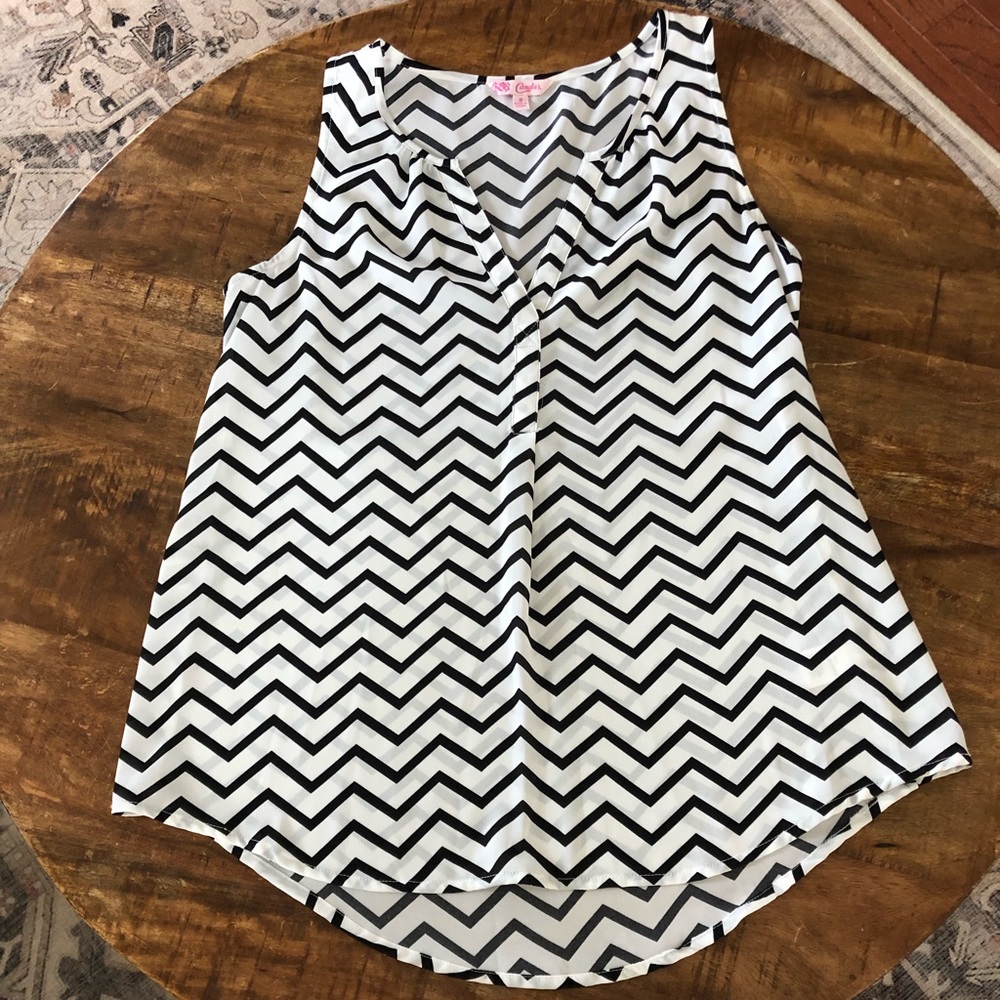Candie's White and Black Herringbone Pattern Top - Size Small